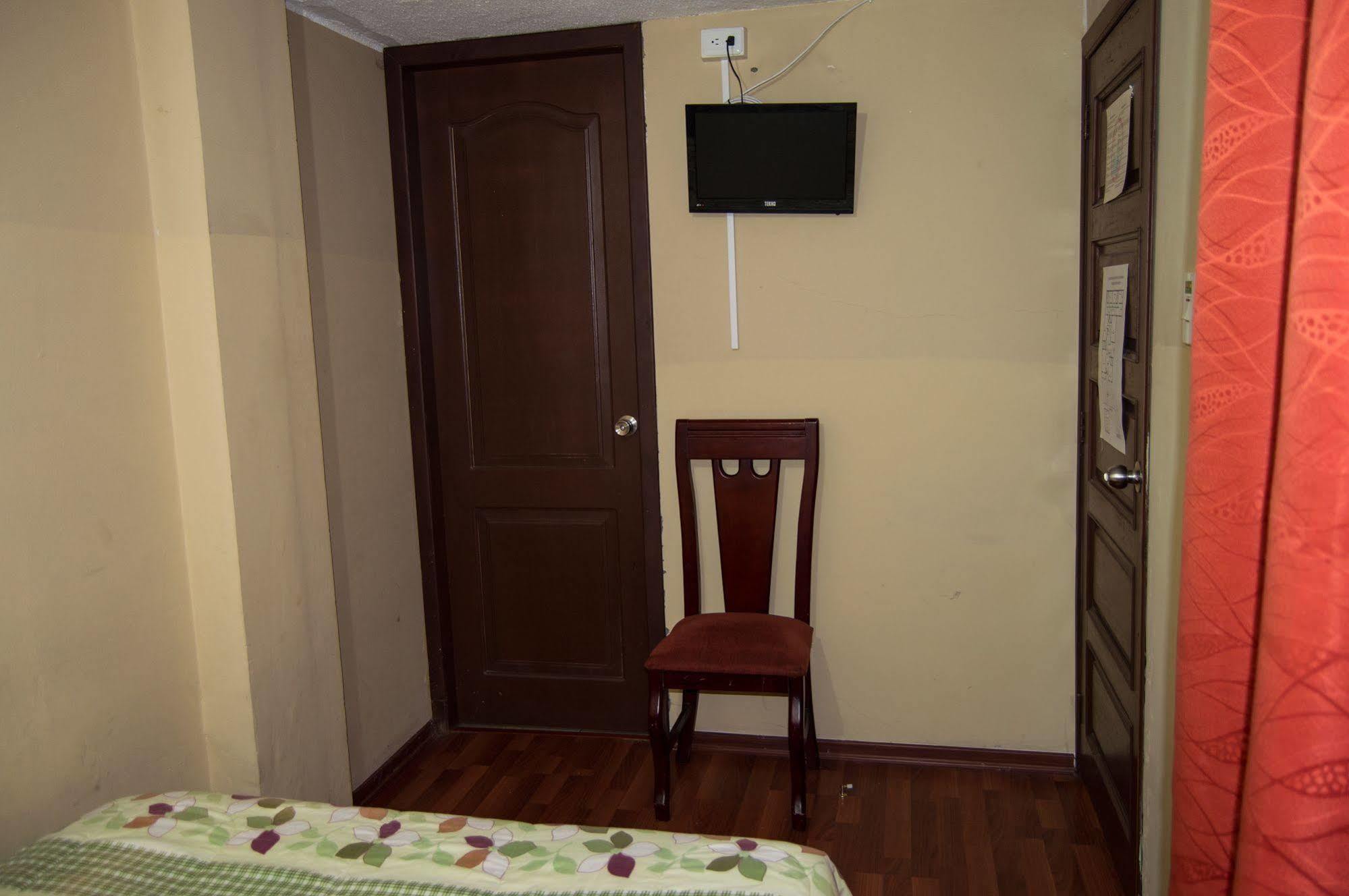 Discovery Quito Hostel Puembo Bagian luar foto
